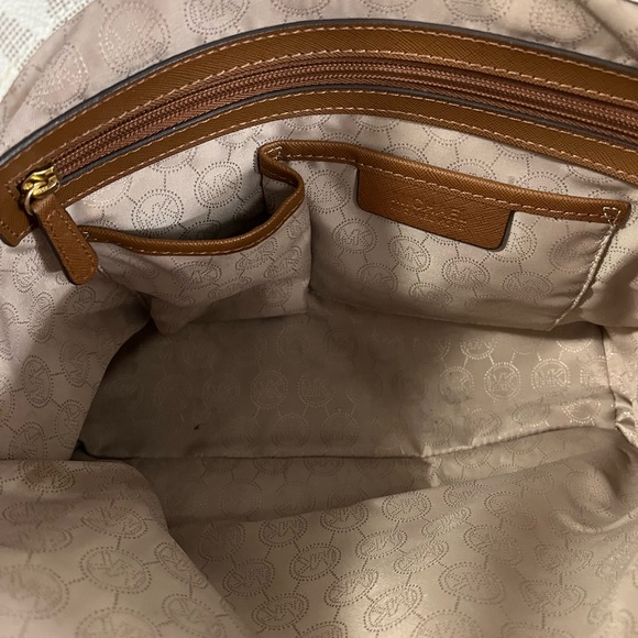 Michael Kors authentic tote - Picture 6 of 10